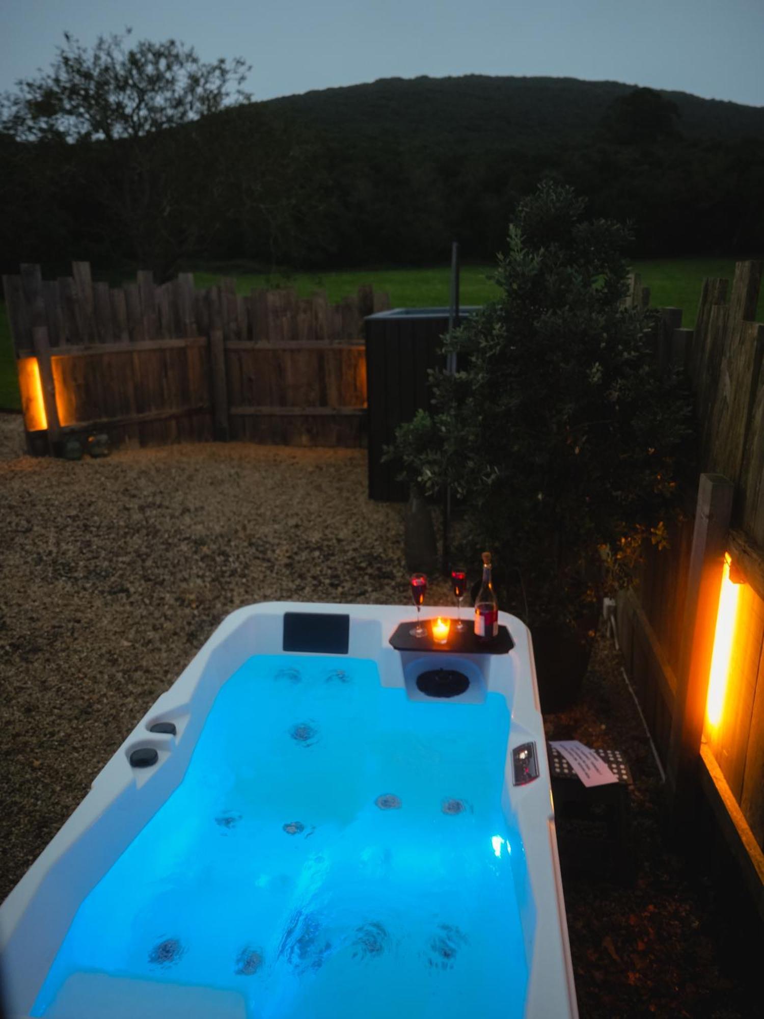 Vibe Luxury Cabins Арнуэро Экстерьер фото